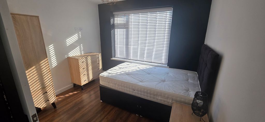 Property photo 2 of 12 Bedroom 1