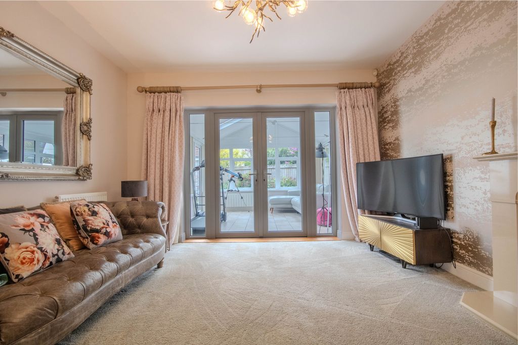 Property photo 2 of 32