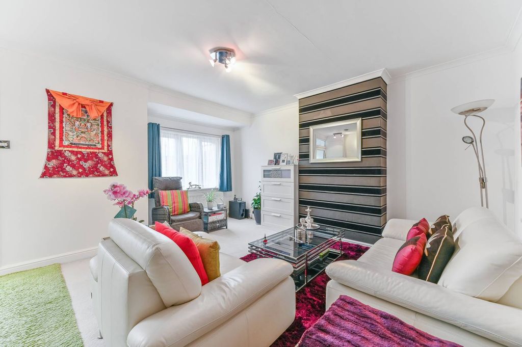 Property photo 3 of 19