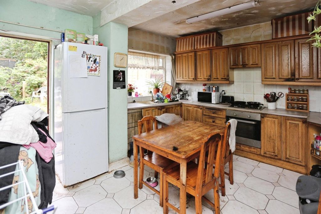 Property photo 2 of 19 Picture No. 23