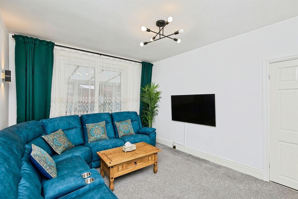 Property photo 2 of 21