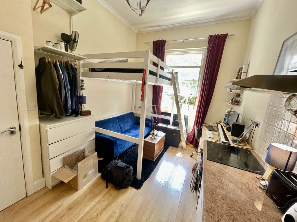 Property photo 3 of 8