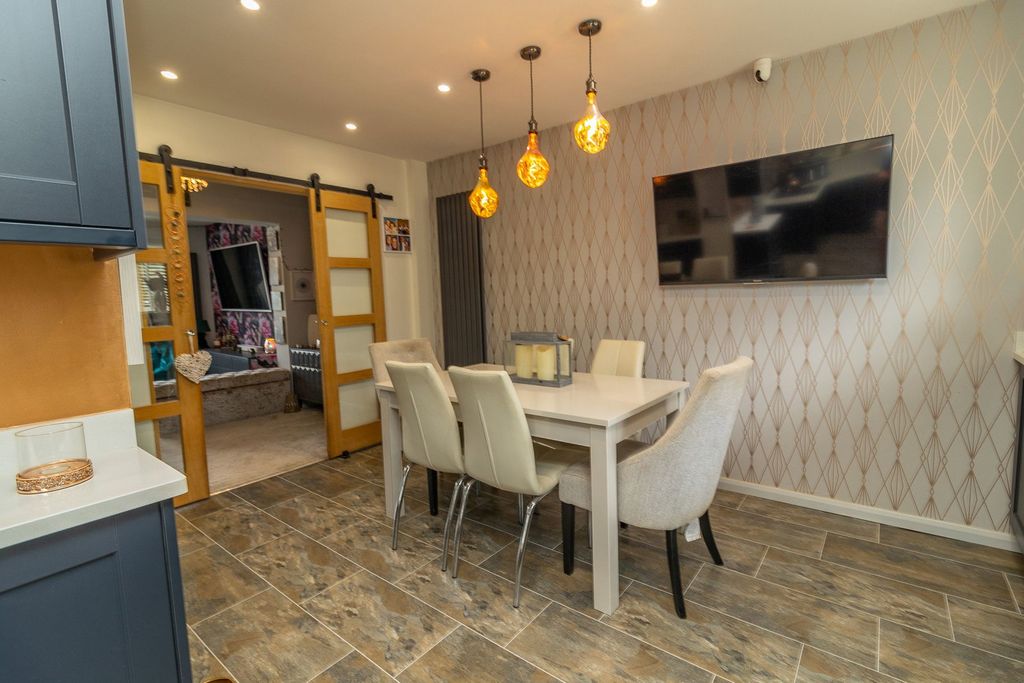 Property photo 3 of 26