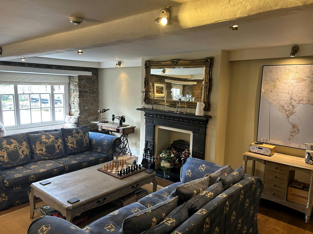Property photo 3 of 12 Guest Lounge E.Jpg