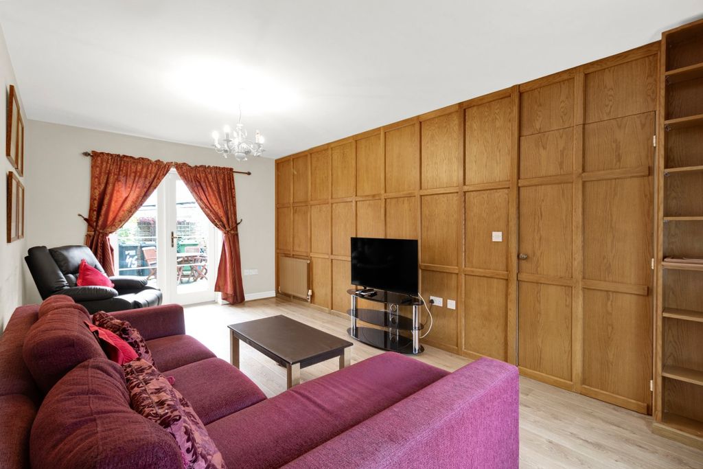 Property photo 2 of 28 Picture No. 14