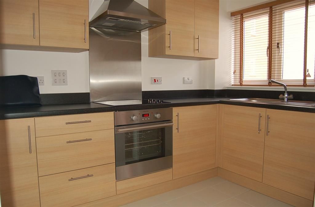 Property photo 3 of 6 Kitchen