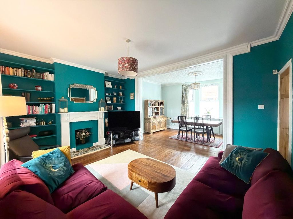 Property photo 2 of 28