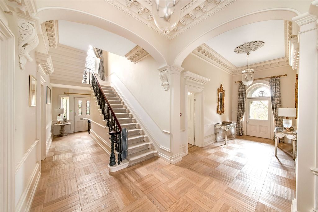 Property photo 3 of 28 Hall