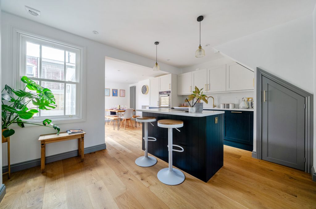 Property photo 2 of 13 1342970-17-68B197...