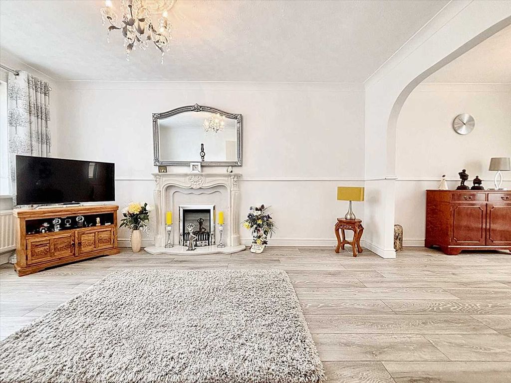 Property photo 3 of 25 Lounge