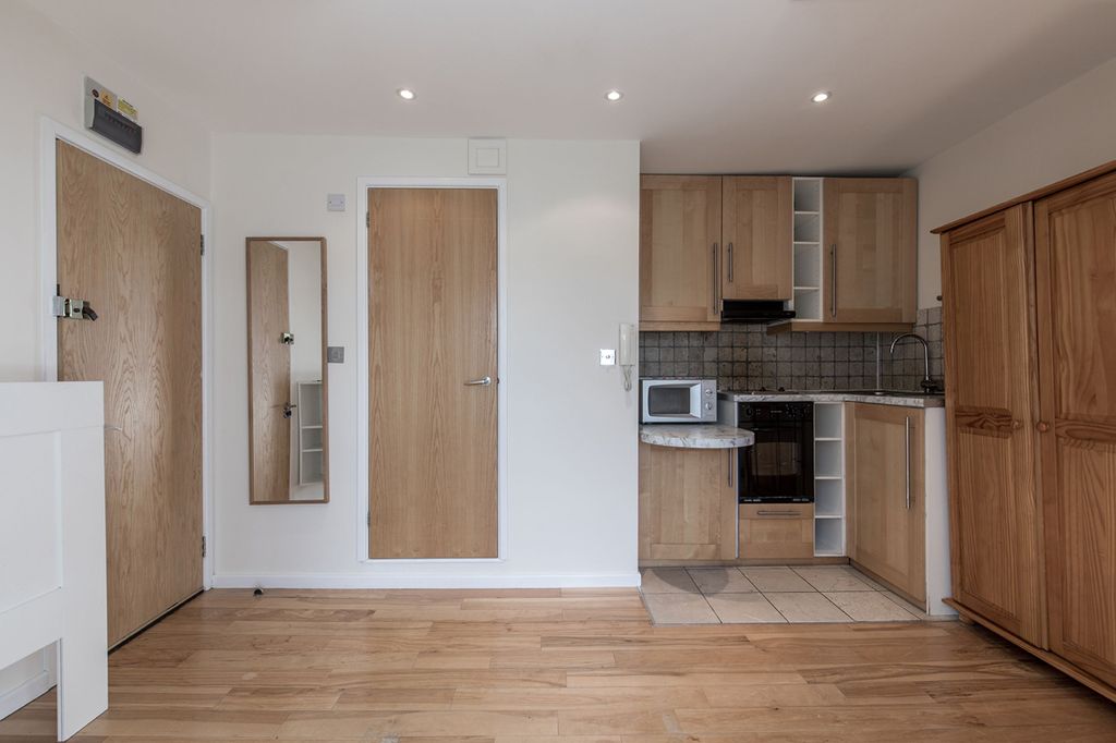 Property photo 1 of 10 Living_Room