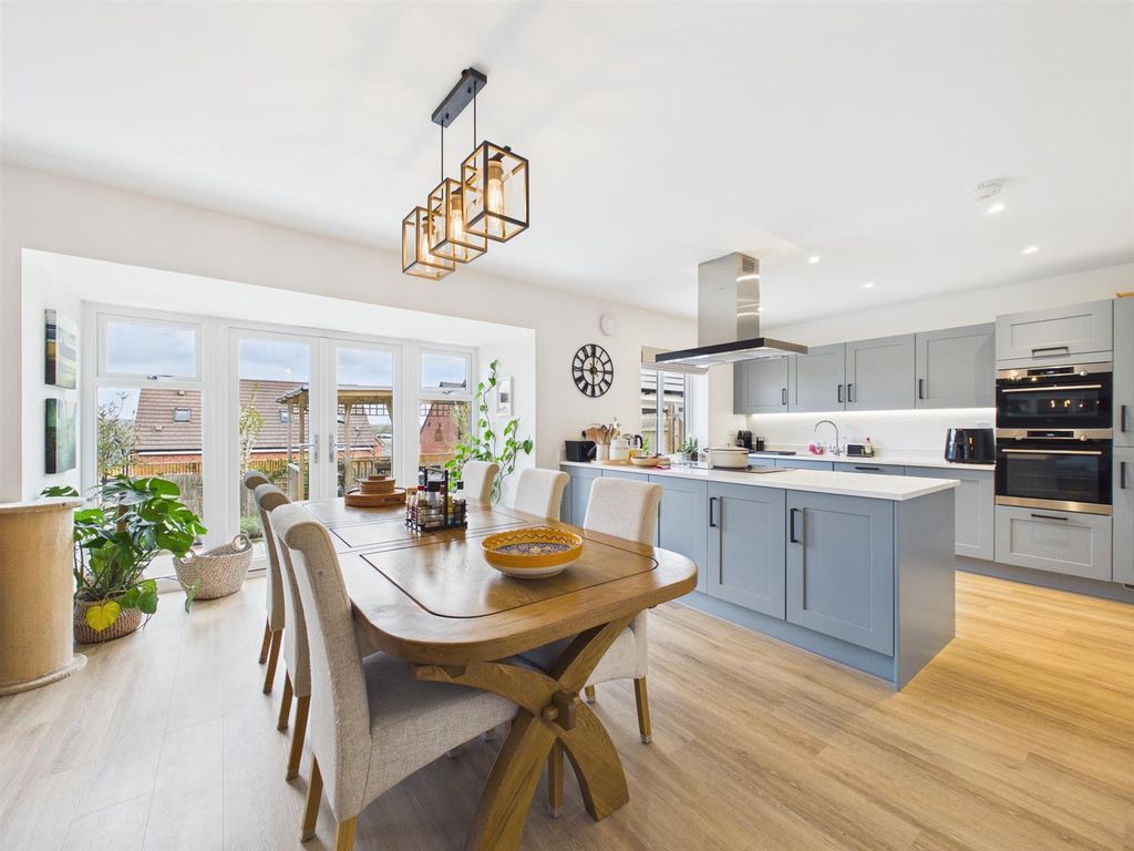 Property photo 2 of 20 Dining Area