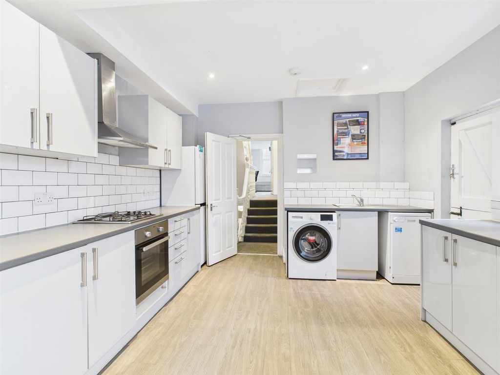 Property photo 3 of 18 Cam02534G0-Pr0604-Still005.Jpg