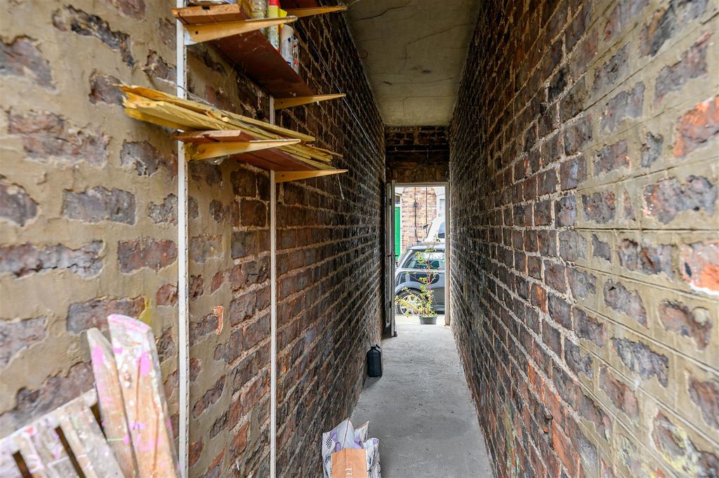 Property photo 3 of 16 Passage