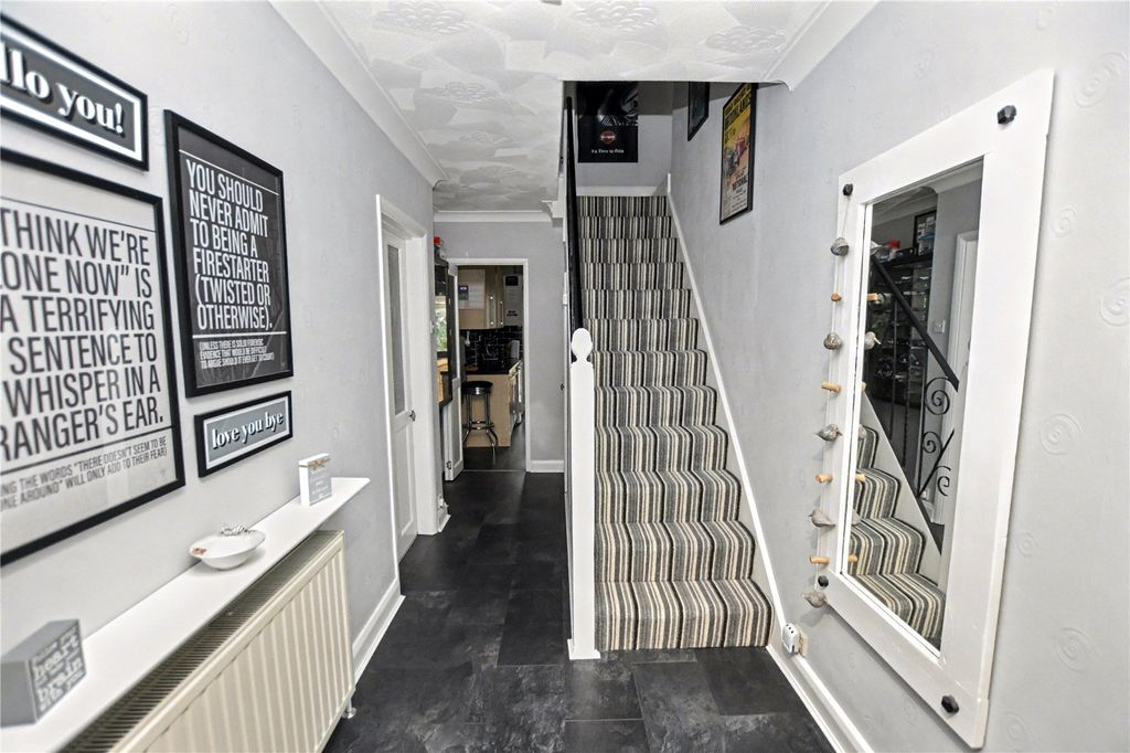 Property photo 3 of 24 Picture No. 05