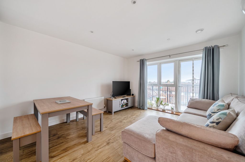 Property photo 2 of 10