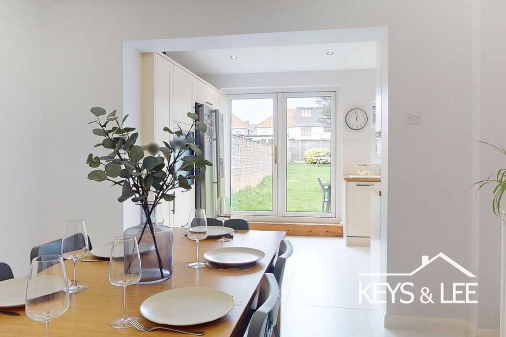 Property photo 3 of 27 36772511