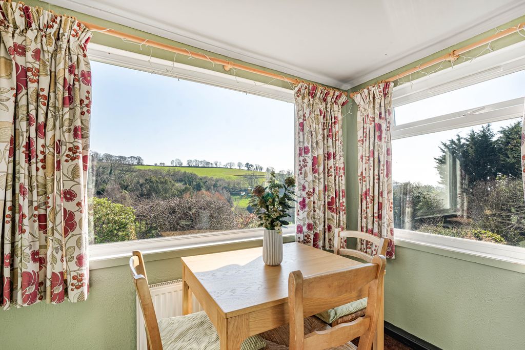 Property photo 3 of 26 Dining Room