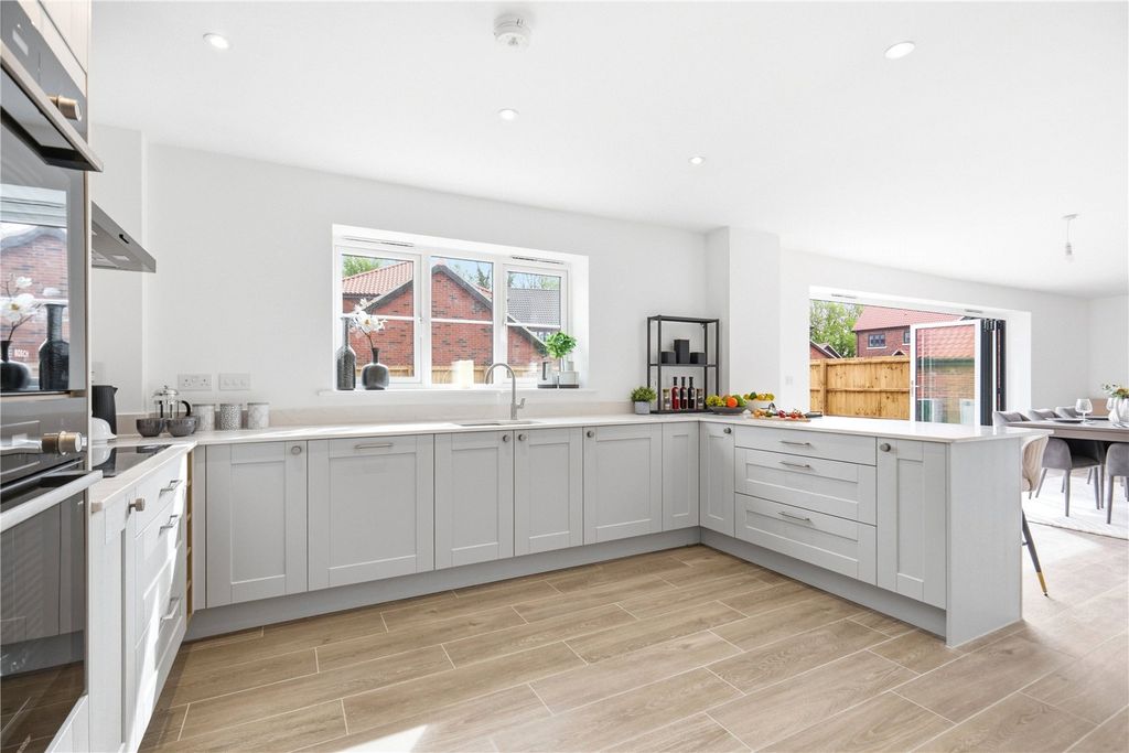 Property photo 2 of 31 Picture No. 16