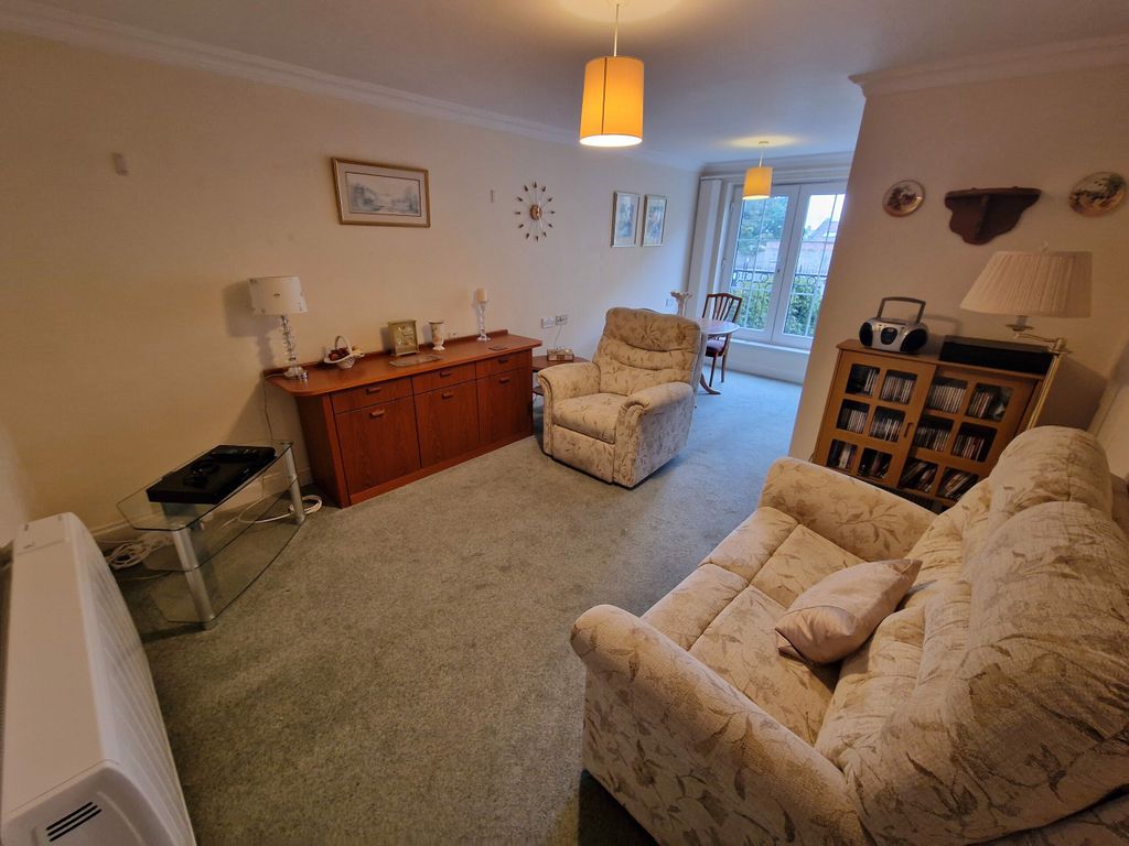 Property photo 2 of 10 Living Room