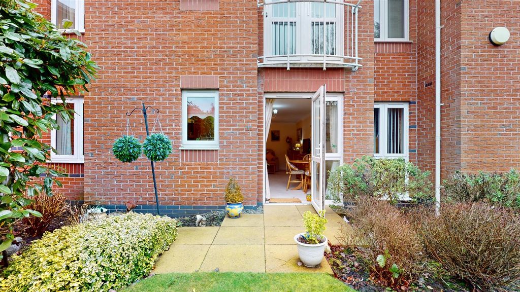 Property photo 2 of 20 Henbury Court Patio