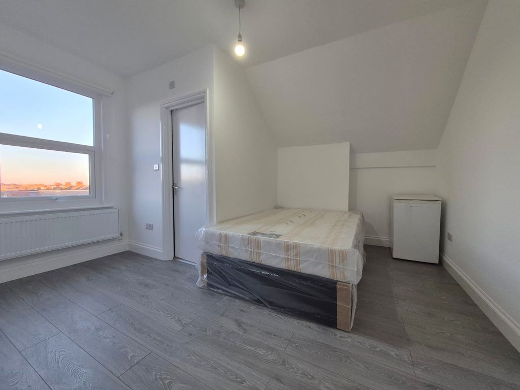 Property photo 1 of 4 A Newly Refurbished En Suite Double Room