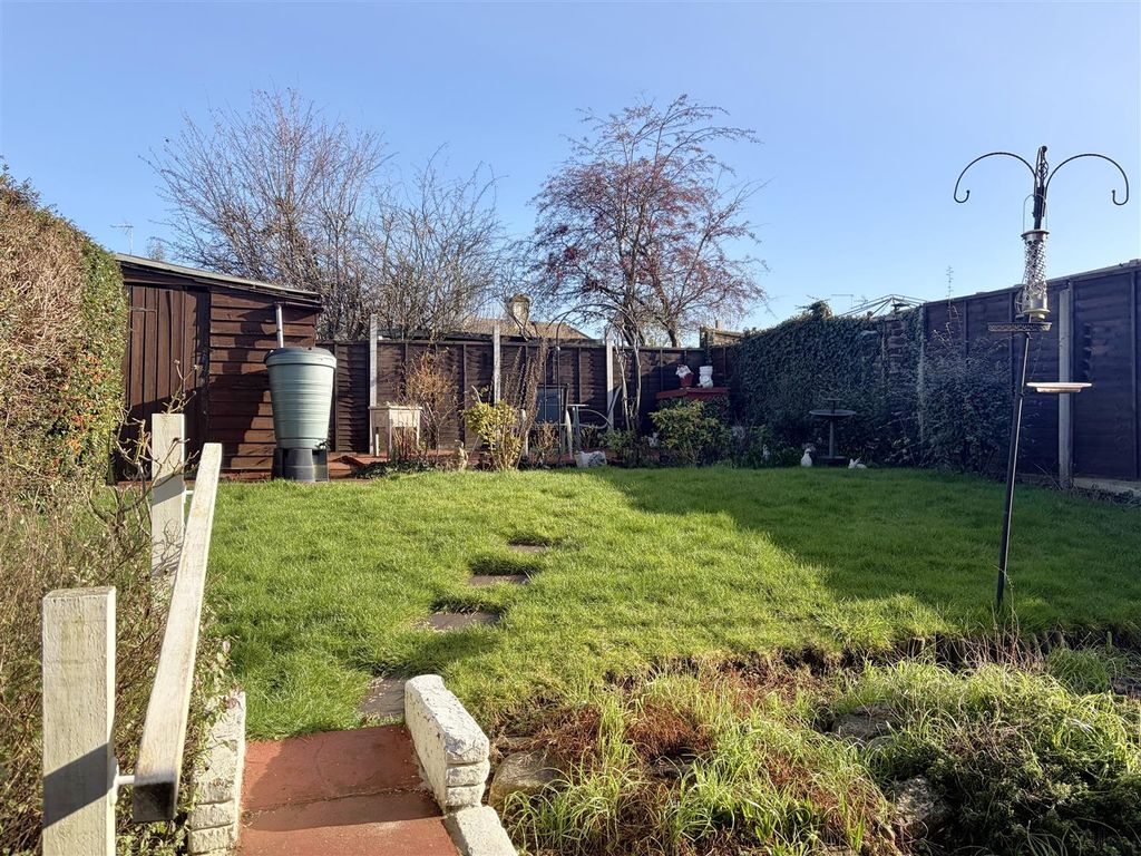 Property photo 2 of 11 Garden