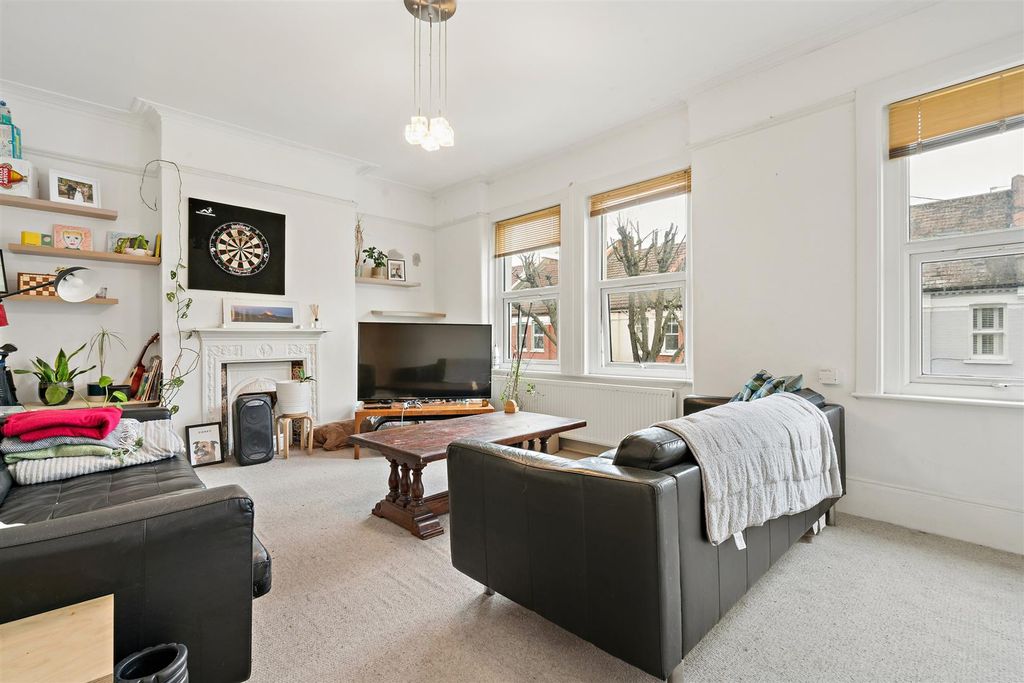 Property photo 1 of 11 43A Gilbey Road Sw17 0Qq Reception 1.Jpg