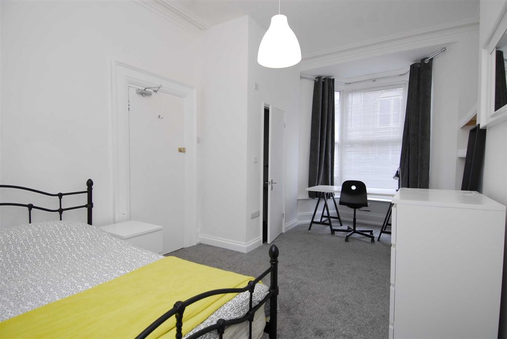 Property photo 1 of 10 44Headlandpark001.Jpg