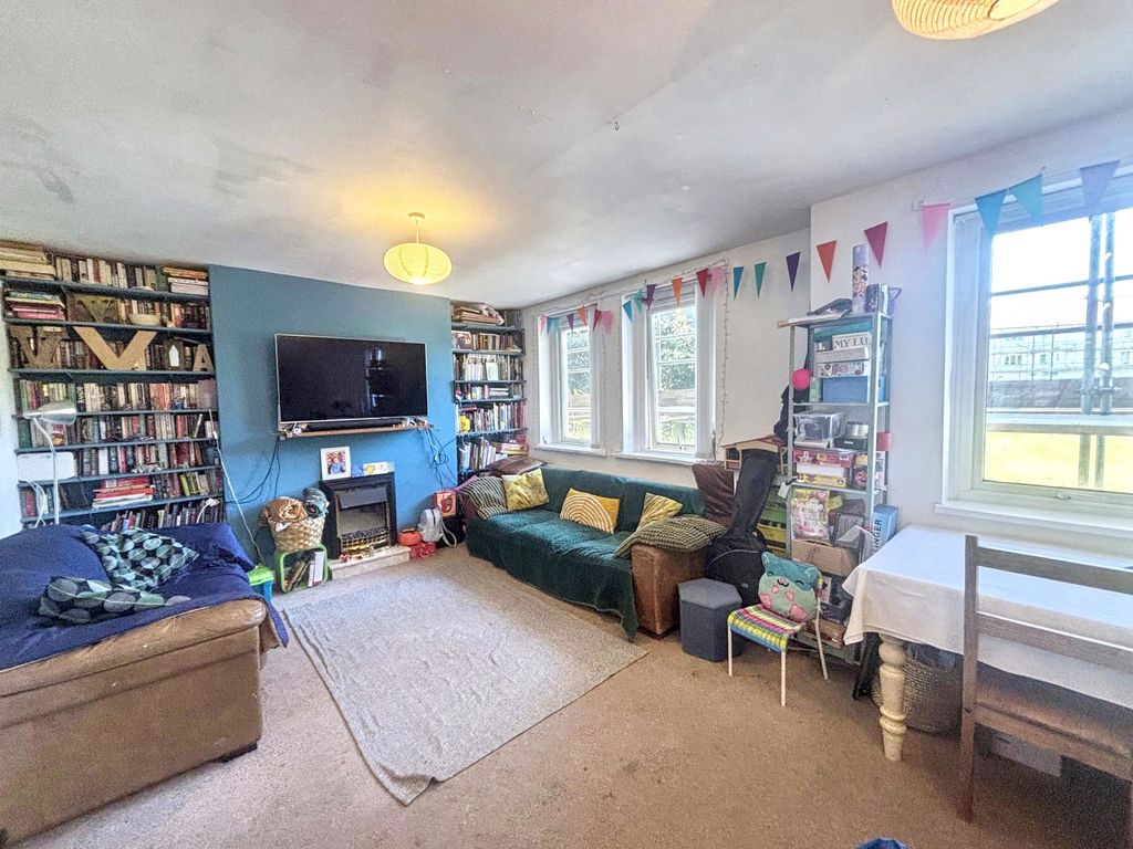 Property photo 2 of 8