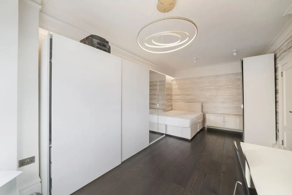 Property photo 3 of 10 Photo 2