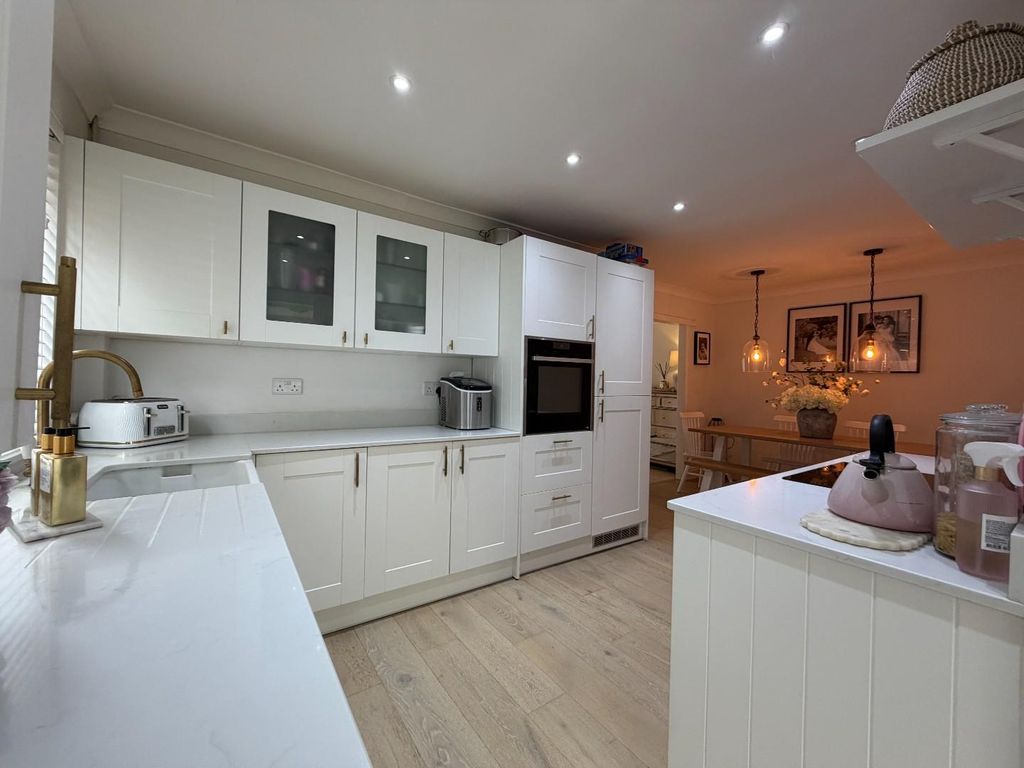 Property photo 1 of 15 Kitchen
