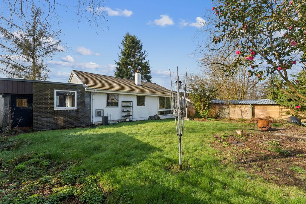 Property photo 2 of 25