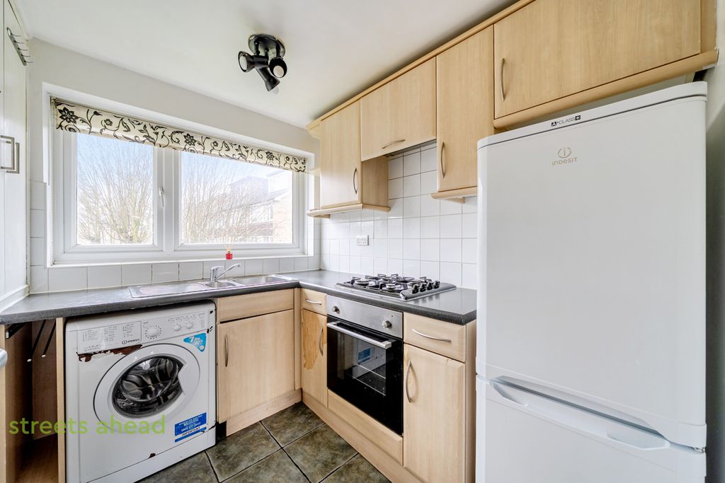 Property photo 3 of 15 A0147B88-50B6-4Ff...