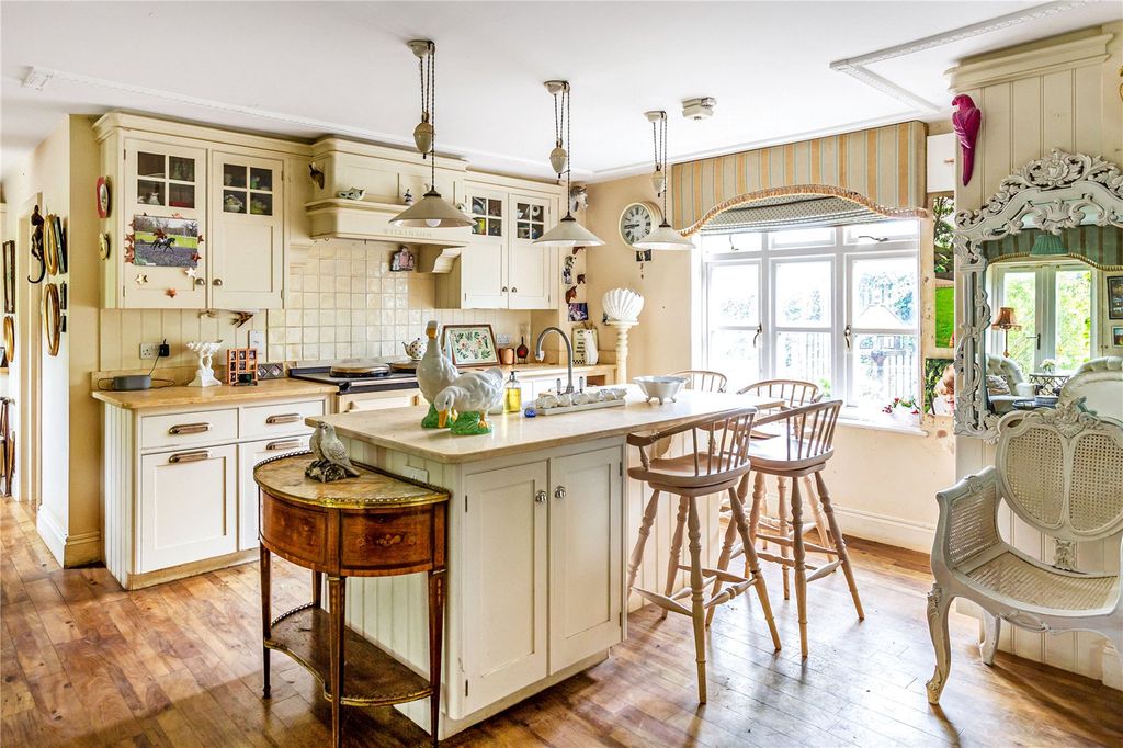 Property photo 3 of 17 Kitchen