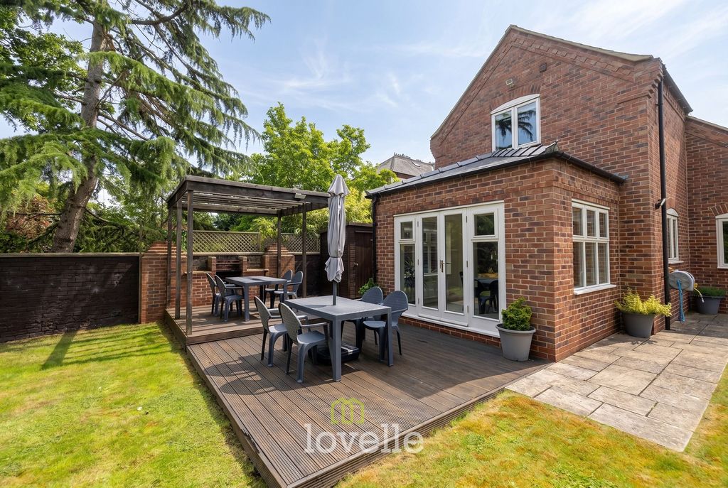 Property photo 2 of 36