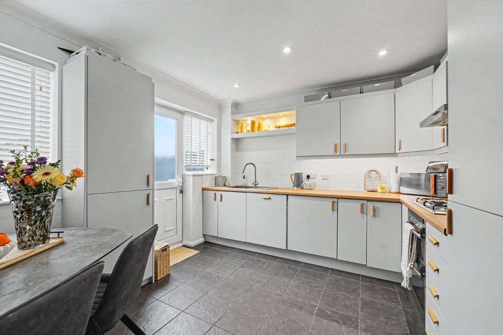 Property photo 3 of 15 5177306