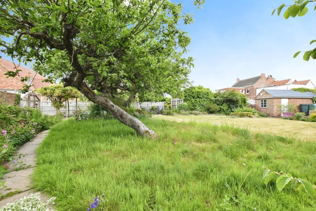 Property photo 1 of 32 Garden