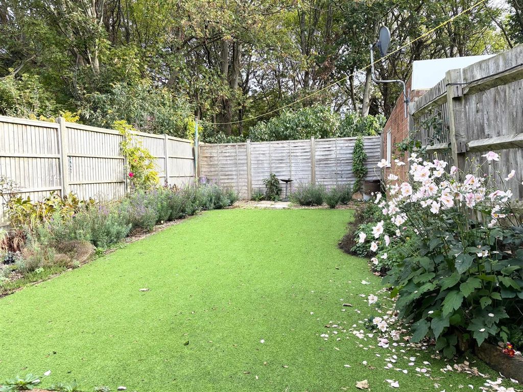 Property photo 2 of 11 Gdn.Jpg