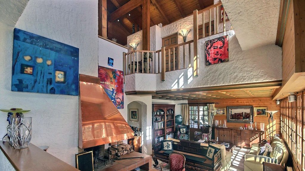 Property photo 2 of 13