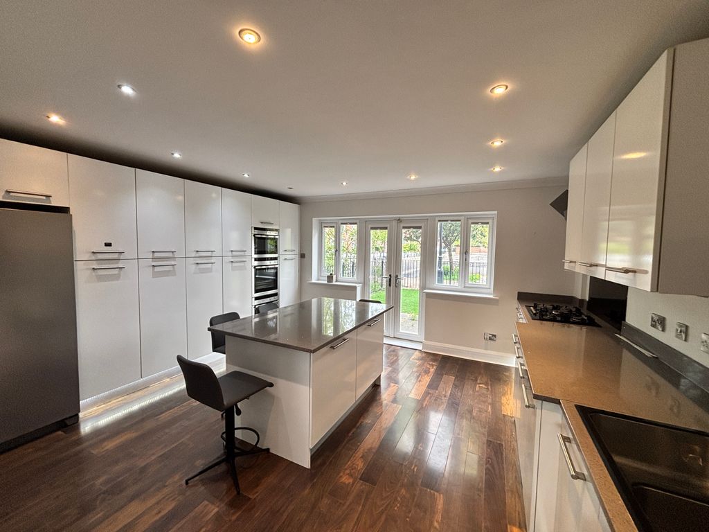 Property photo 2 of 38