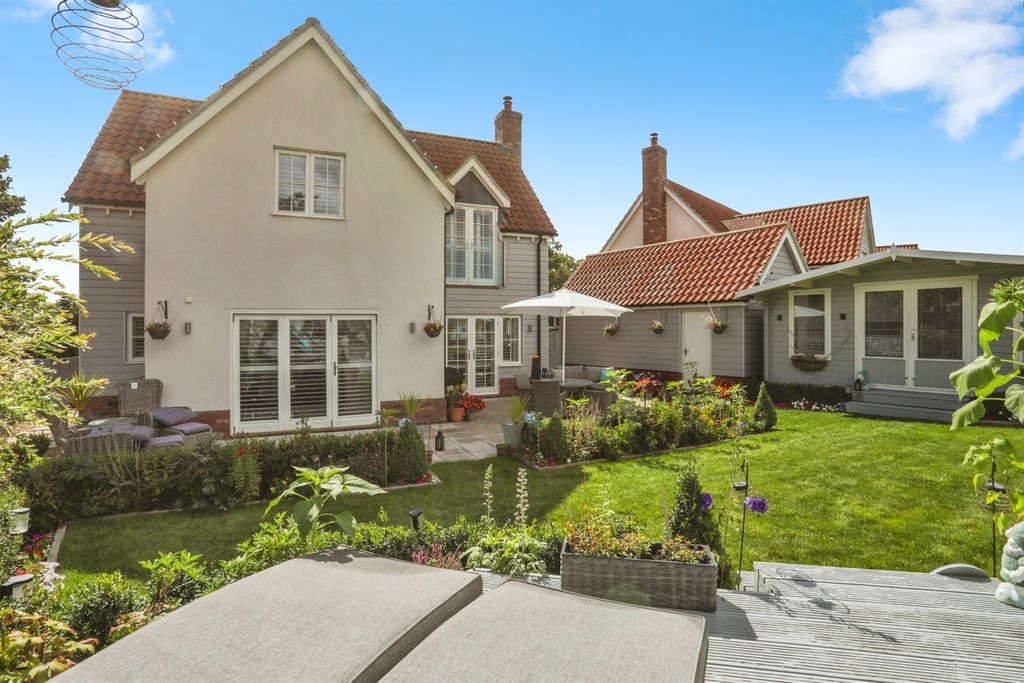 Property photo 2 of 25