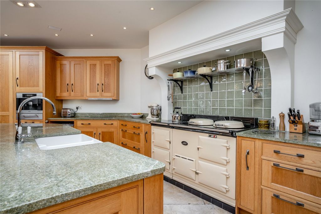 Property photo 2 of 28 Breakfast/Kitchen