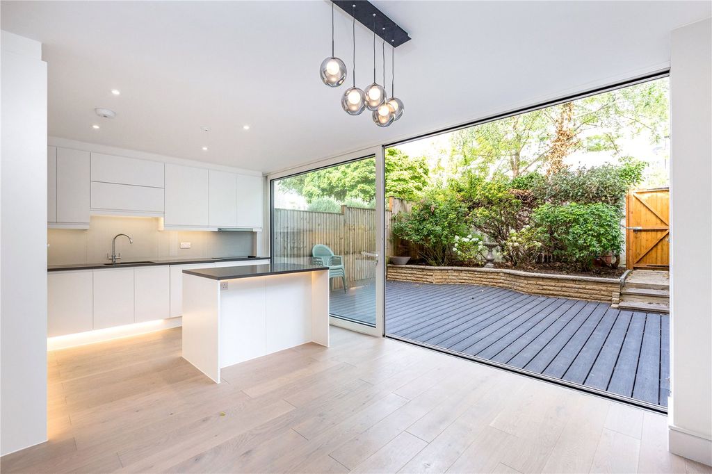 Property photo 1 of 18 Kitchen