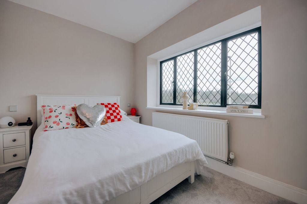 Property photo 3 of 5 Bedroom