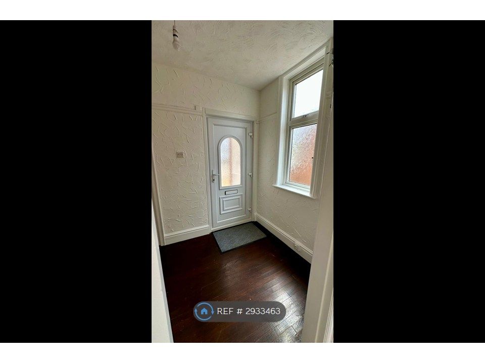 Property photo 2 of 17 Hallway