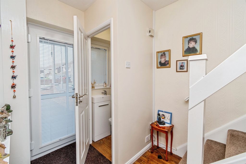 Property photo 2 of 17