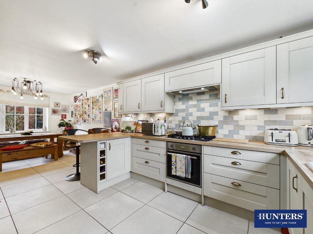 Property photo 3 of 28 Dining Kitchen