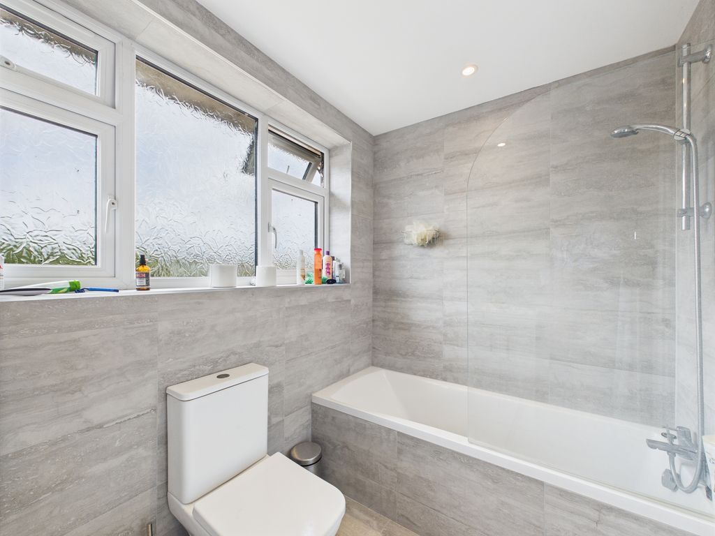 Property photo 2 of 8 Bathroom