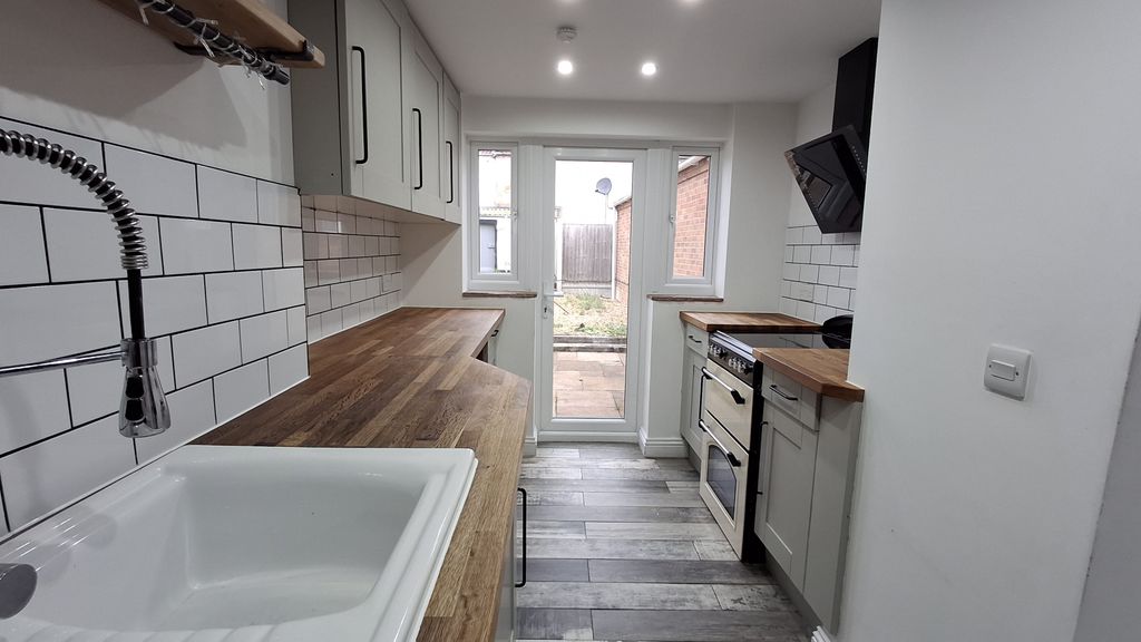 Property photo 2 of 14 Kitchen